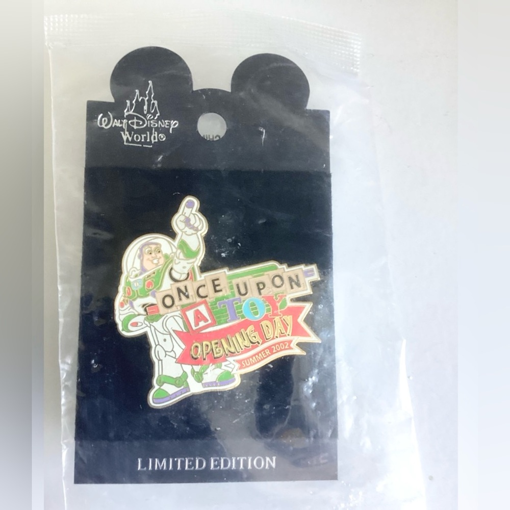 LE 2000 Once Upon A Toy - Opening Day Pin